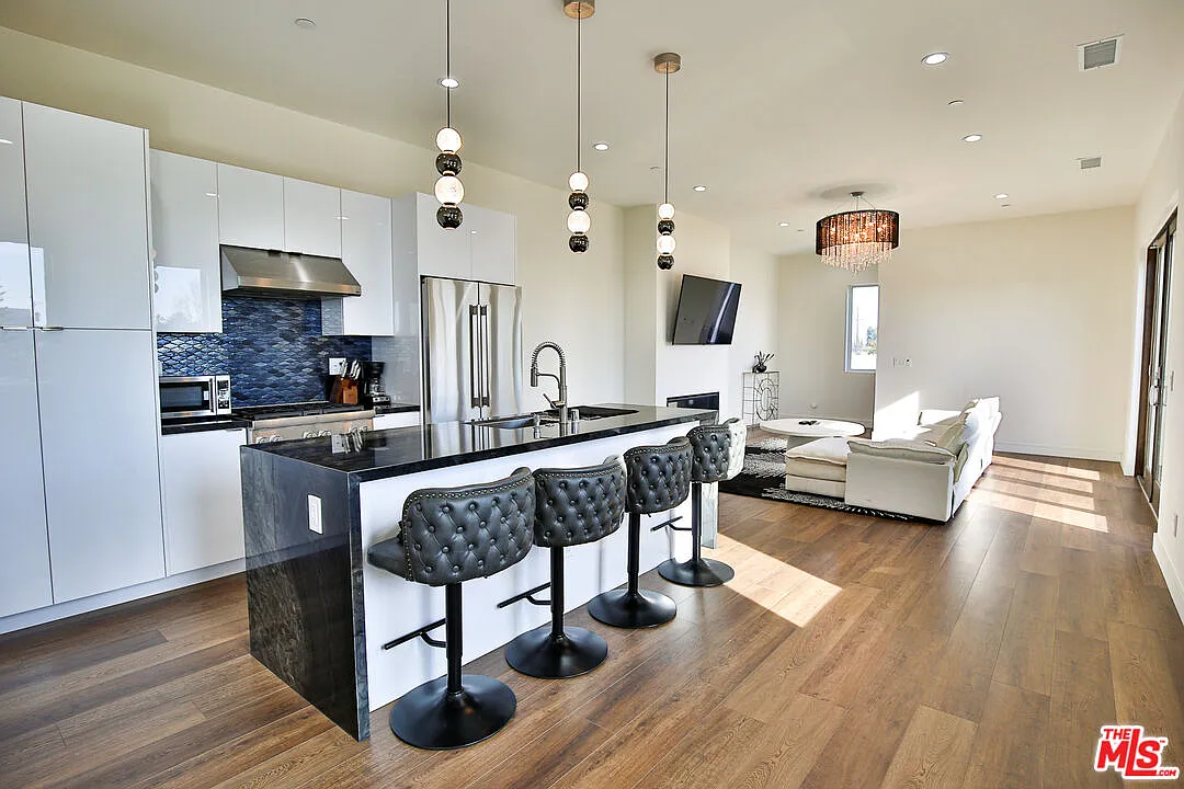 1 bed, 1.0 bath, 880 sqft, $3,650 — Photo 4