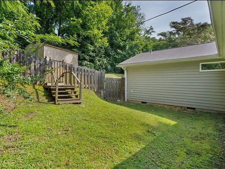 711 Barton Ave — Photo 22