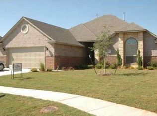 113 Bonaire Dr, Edmond, OK 73013