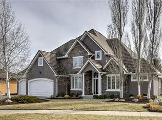7140 N National Dr, Parkville, MO 64152