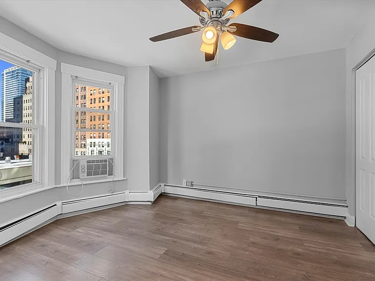 1133 N State St #4D — Photo 3