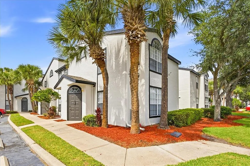 1 bed, 1.0 bath, 834 sqft, $1,450 — Photo 2