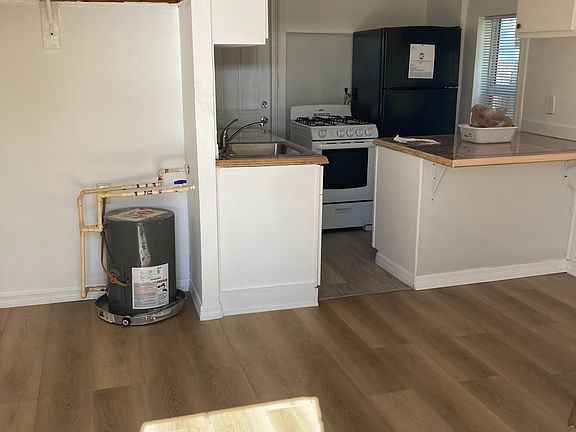 4th image of 44 Cypress St