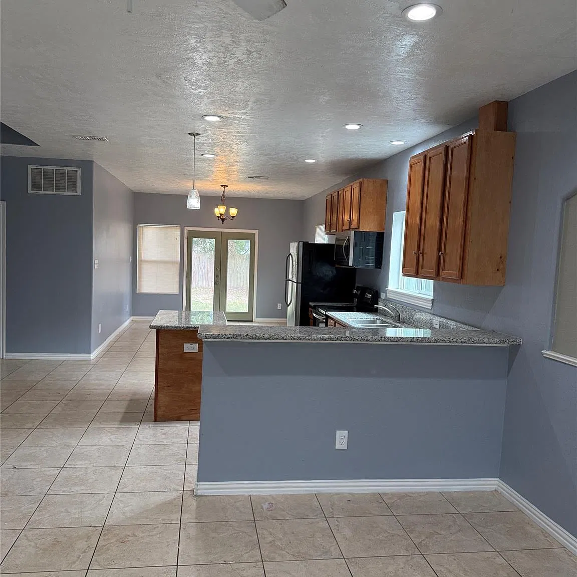 3 bed, 2.5 bath, 1680 sqft, $1,700 — Photo 3
