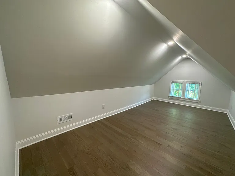 Worthington St 1445 HHR — Photo 19