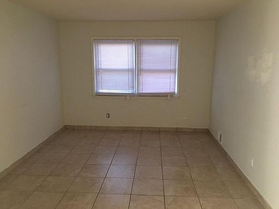 3rd image of 840 Huguenot Ave #1