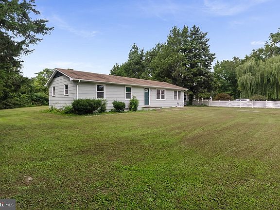 3rd image of 127 Fairfax Dr