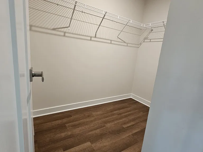 53 Connaught Ct — Photo 18