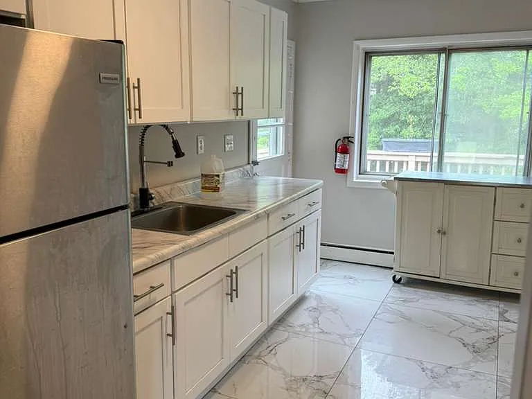 958 Utah Dr — Photo 2