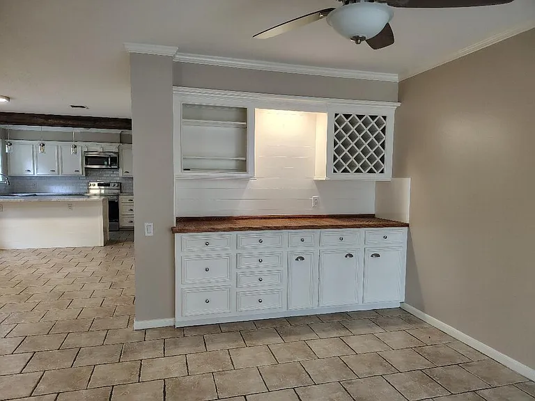 2823 Whitman Dr — Photo 10