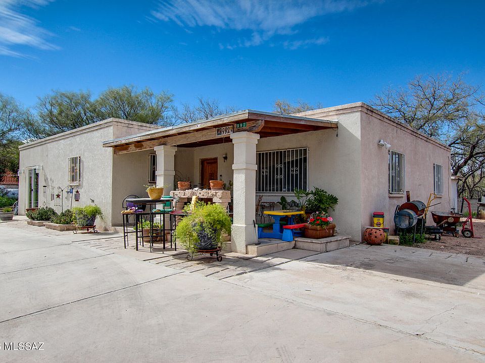 1st image of 992 Paseo Lobo