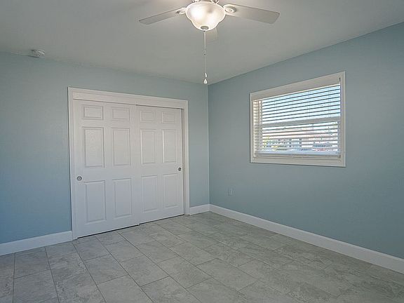 4th image of 3311 York Dr W