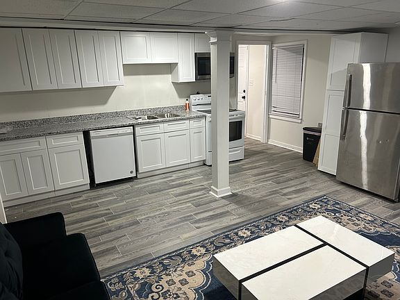 2nd image of 1560 Fieldgreen Trce