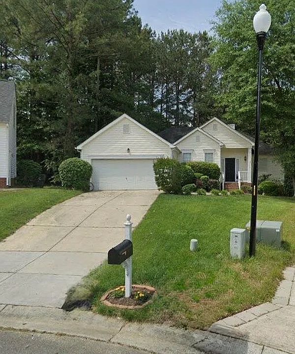 1st image of 113 Bottlebrush Ct