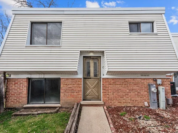 34W657 Elm Ct APT C, Saint Charles, IL 60174
