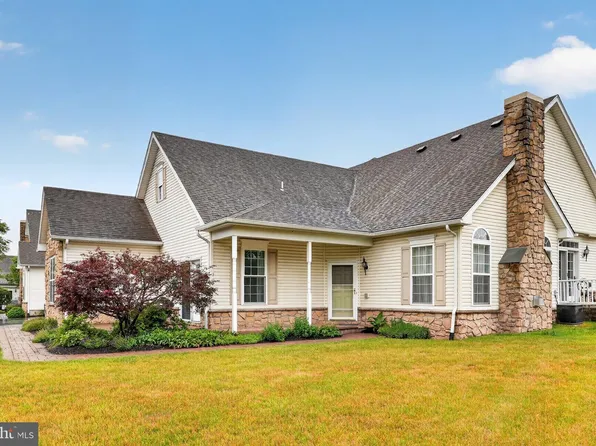 1108 Burgundy Cir, Pennsburg, PA 18073