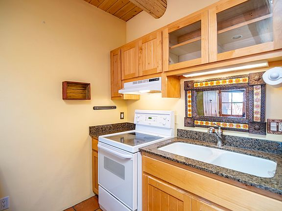 5th image of 723B Gildersleeve St