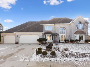 4005 White Eagle Dr, Naperville, IL 60564