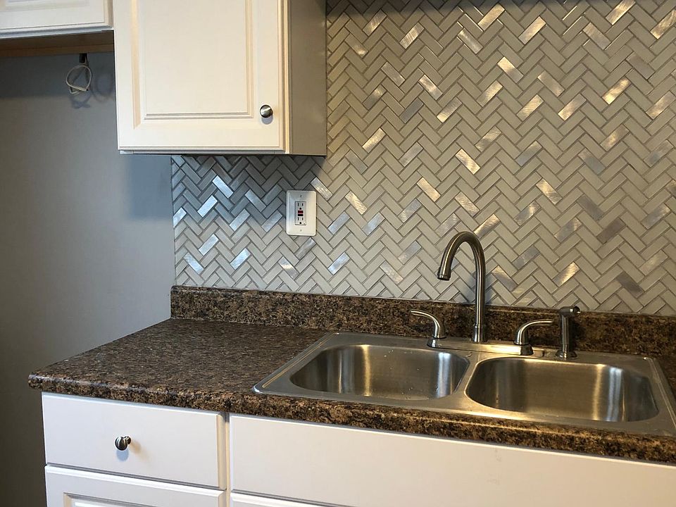 1st image of 120 Ross Ave #2