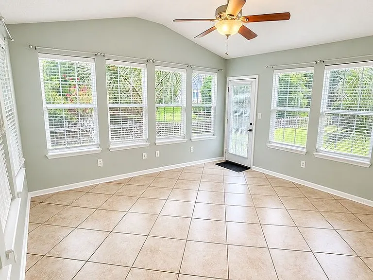 1525 Clarendon Way — Photo 10