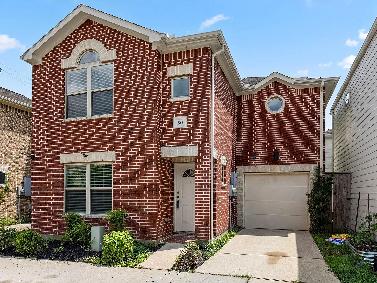 2 bed, 2.5 bath, 1403 sqft, $1,850 — Photo 2
