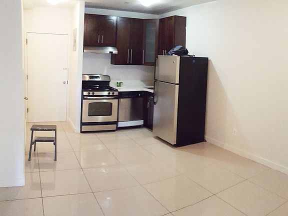3rd image of 419 Gates Ave APT 2F