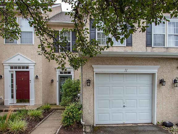 2nd image of 11 W Sarazen Dr
