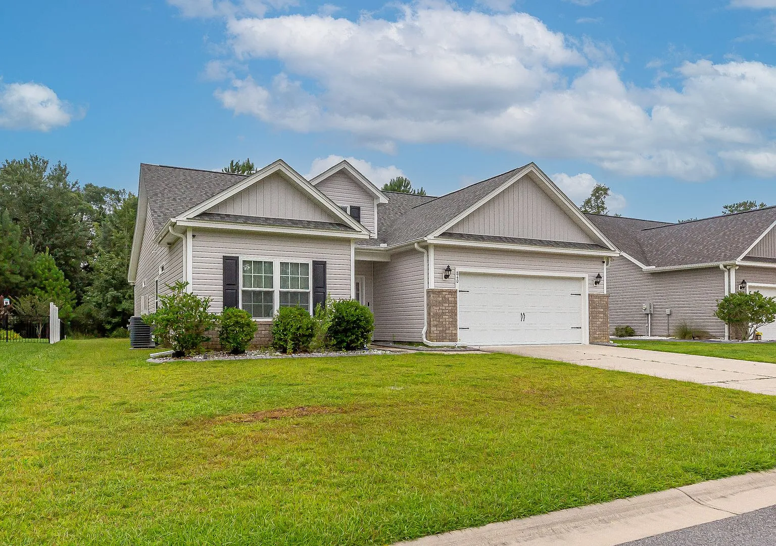 Spacious Home in Barons Bluff North — Photo 2