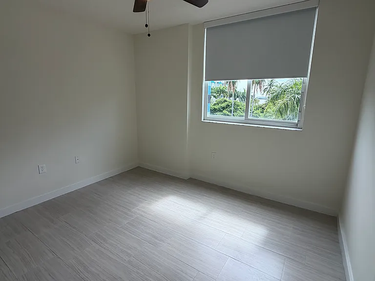 445 NE 39th St #304 — Photo 9