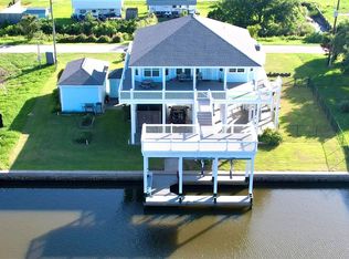 1070 Waterways Dr, Crystal Beach, TX 77650