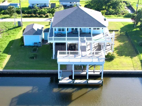 1070 Waterways Dr, Crystal Beach, TX 77650