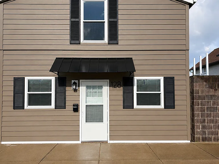 128 Main St — Photo 1