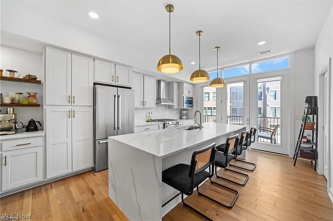 3 bed, 3.5 bath, 1854 sqft, $3,195 — Photo 2