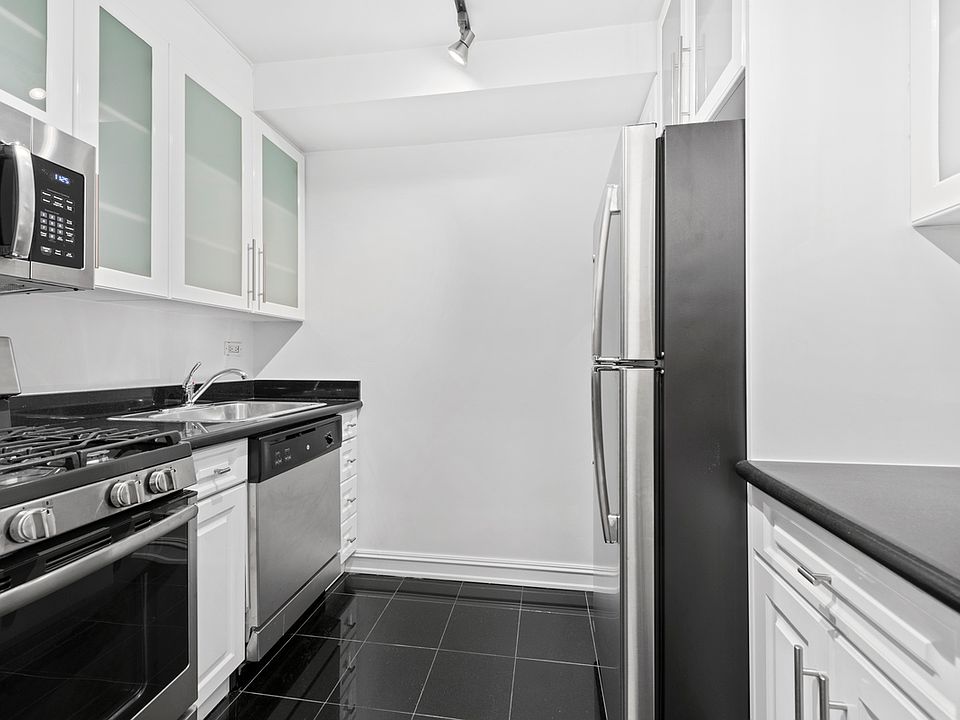2nd image of 225 E 70th St APT 9A