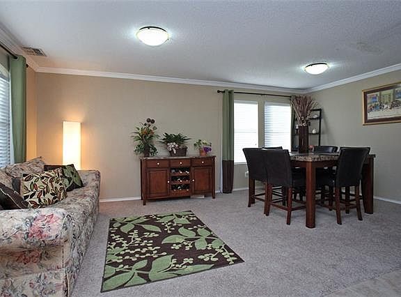 5th image of 2221 Red Oak Dr