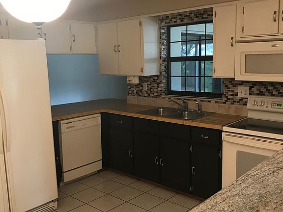 3rd image of 1096 Willow Wood Dr