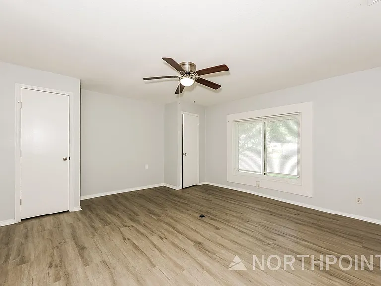 1405 Granbury St — Photo 10