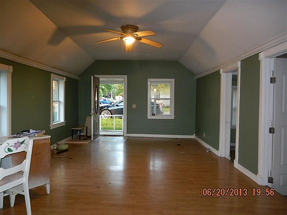 5th image of 121 W 1st St
