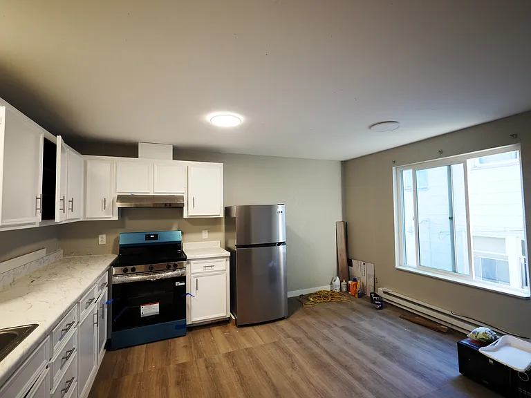 5018 11th Ave NE #B — Photo 3