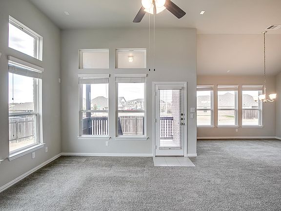 4th image of 505 Palmilla St