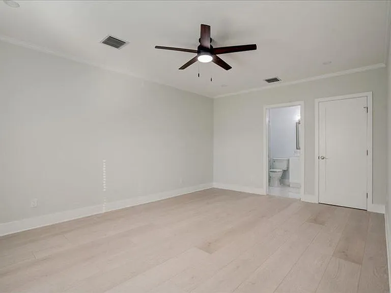 320 NW 6th Ave — Photo 17