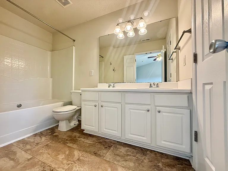 600 Canyon Lake Cir — Photo 11