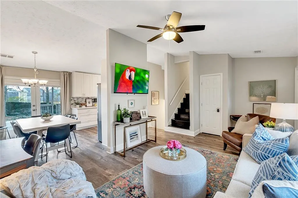 4 bed, 3.0 bath, 2000 sqft, $5,650 — Photo 3