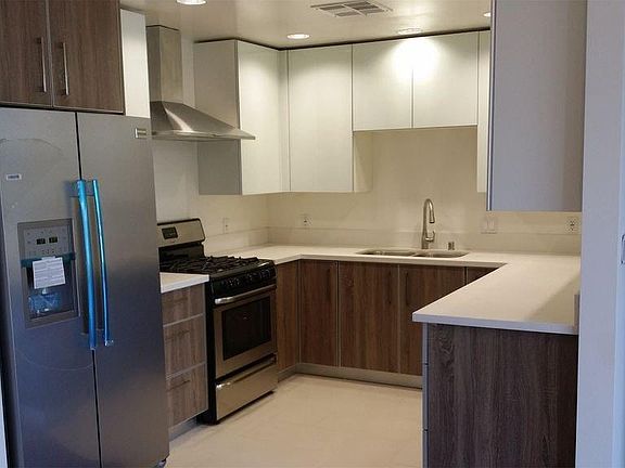 5th image of 1008 N Monterey St #202