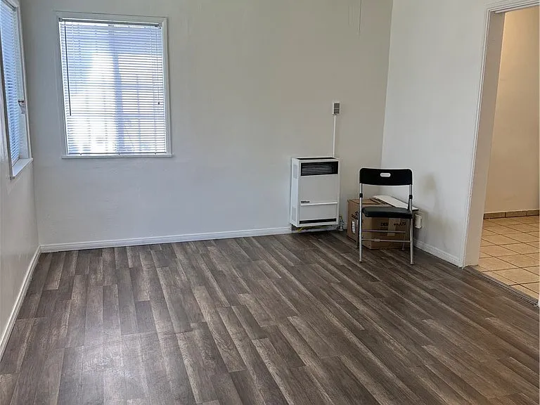 934 W 71st St #1/2 — Photo 3