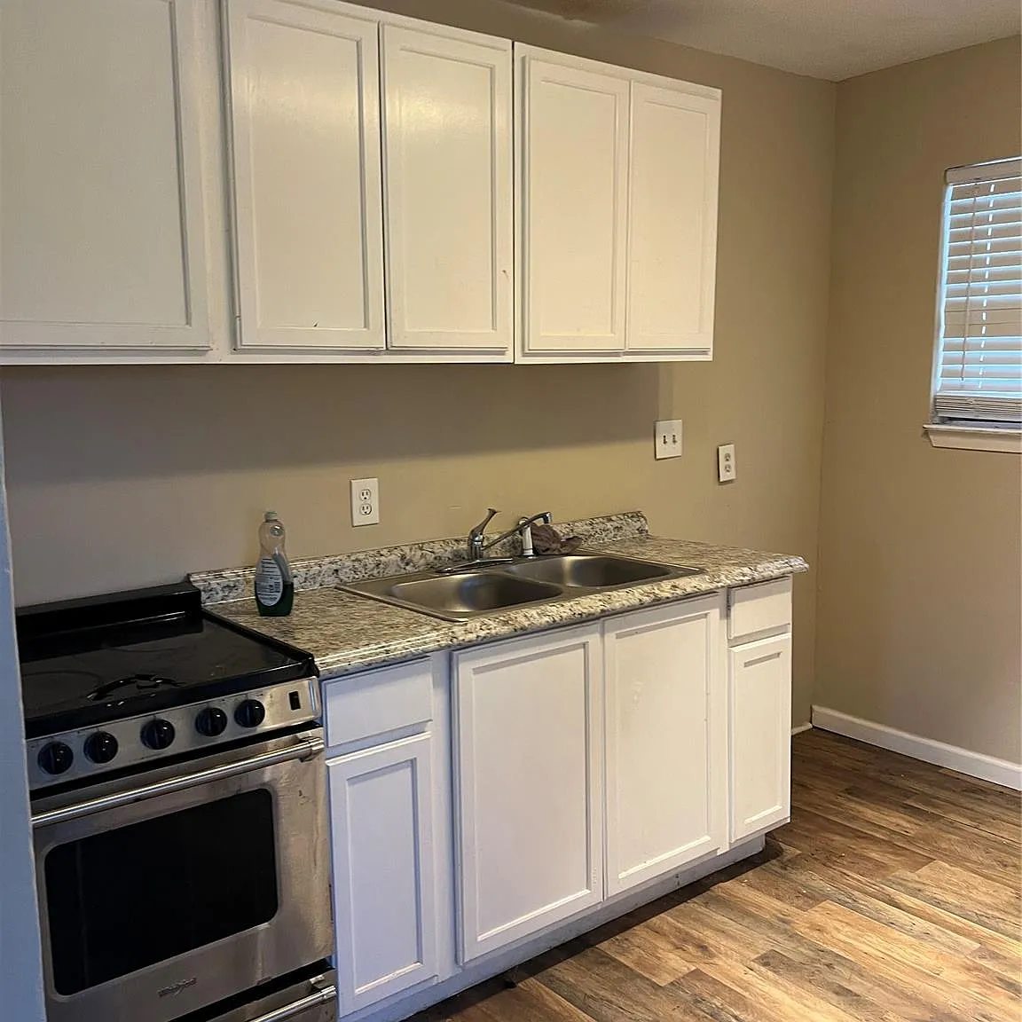 2 bed, 1.0 bath, $1,300 — Photo 3
