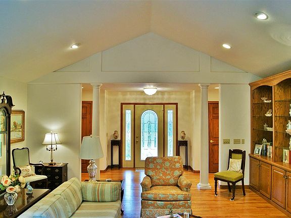 3rd image of 2931 Rosebury Dr
