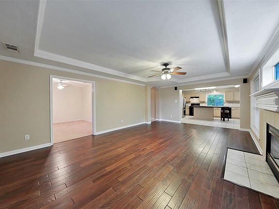2nd image of 3209 Stratford Manor Dr