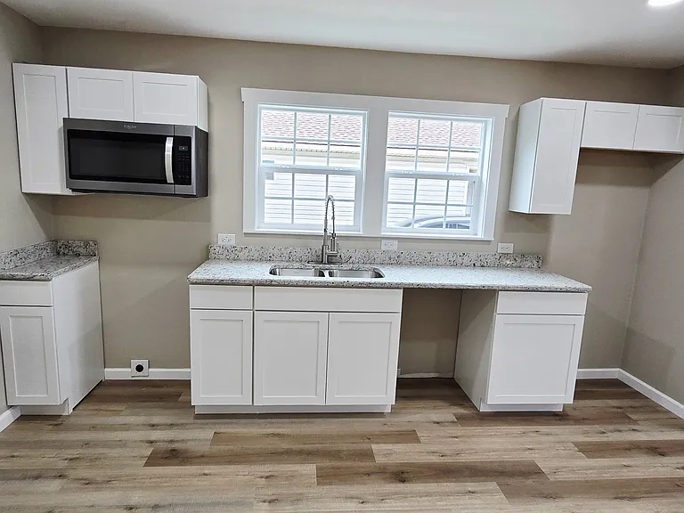 1308 W Walker St — Photo 4