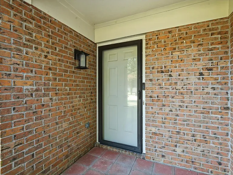 131 Cypress Dr — Photo 4